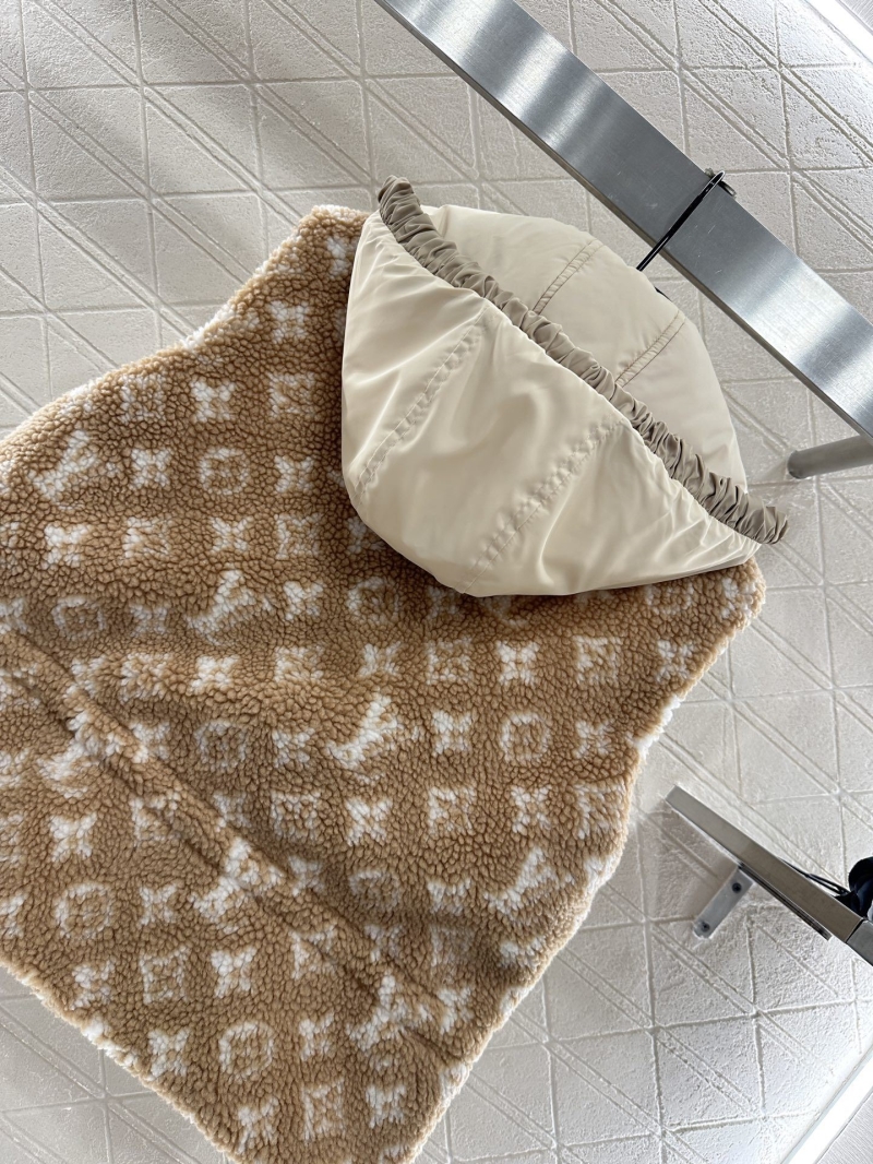 l0vis Vvtt0n outwear